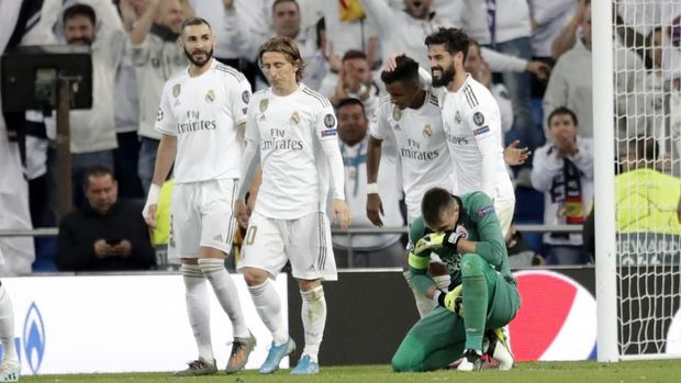 Gagal ke Chelsea Luka Modric justri pindah ke Tottenham pada musim berikutnya sebelum gabung Madrid.