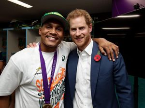 Ke Jepang, Pangeran Harry Kok Naik Pesawat Komersial?