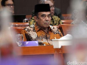 Cerita Menag Diganggu Menteri Lain karena Pakai Celana Gantung Cerita Menag Diganggu Menteri Lain karena Pakai Celana Gantung