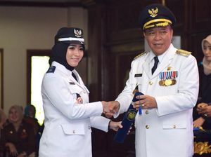 Kades Cantik Angely Kalahkan Dua Rival di Pilkades Serentak Lamongan Kades Cantik Angely Kalahkan Dua Rival di Pilkades Serentak Lamongan