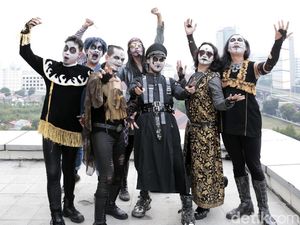 Bukan Cuma Kuburan, Band Indonesia Ini Juga Pakai Topeng Seram Bukan Cuma Kuburan, Band Indonesia Ini Juga Pakai Topeng Seram