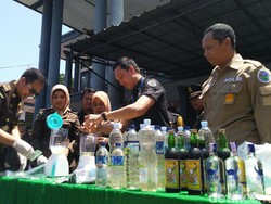 Kejari Ciamis Bakar Ganja dan Blender Ratusan Butir Narkoba