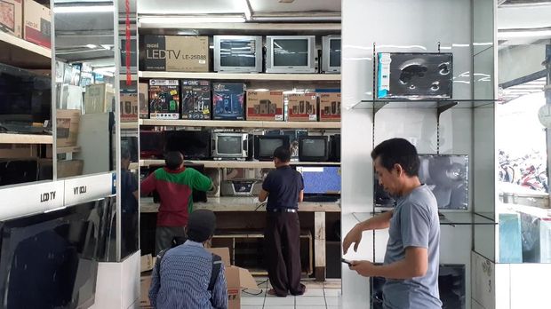 Toko-Toko Elektronik Sepi Bak 'Kuburan', Ekonomi Lesu Nih!