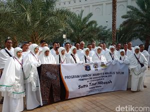 Pakai Ihram, Jemaah Marbut dan Majelis Taklim DKI Berangkat Menuju Mekah Pakai Ihram, Jemaah Marbut dan Majelis Taklim DKI Berangkat Menuju Mekah