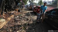 Semrawutnya Jaringan Kabel di Kelapa Gading Kirana
