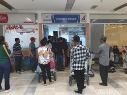 Ratusan Penumpang Sriwijaya Air Telantar di Bandara Makassar