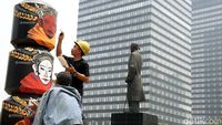 Tiang Bergambar Ondel-ondel Percantik Taman Dukuh Atas