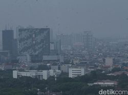 Juli: Jakarta Dikepung Polusi dan Tren Tidur dengan Plester Mulut Juli: Jakarta Dikepung Polusi dan Tren Tidur dengan Plester Mulut