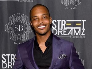 Rapper T.I Rutin Bawa Putri Remajanya untuk Tes Keperawanan Rapper T.I Rutin Bawa Putri Remajanya untuk Tes Keperawanan
