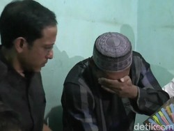 Mendikbud Nadiem Disambut Tangis Saat Melayat ke Rumah Korban SDN Gentong