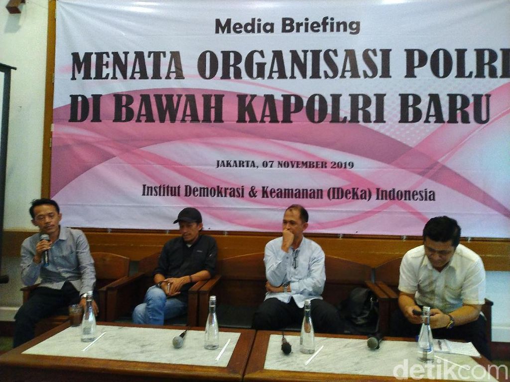Imparsial Harap di Bawah Idham Aziz Polri Bebas dari Politik Imparsial Harap di Bawah Idham Aziz Polri Bebas dari Politik