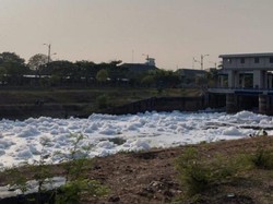 Busa Muncul di Aliran Air BKT Cakung