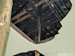 Atap SDN di Ponorogo Ditopang Bambu, Dindik Upayakan Perbaikan 2020