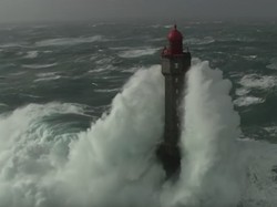 Lagi Diterjang Badai Cobaan? Coba Lihat Mercusuar Tangguh Ini