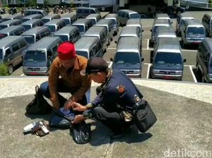 Protes, Ratusan Kades di Tasikmalaya Kembalikan Mobil Operasional ke Pemda