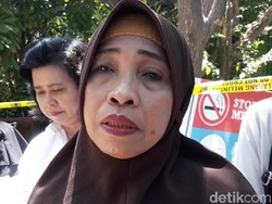 Kesedihan Kepsek dan Guru Mengingat Ambruknya SDN Gentong di Pasuruan