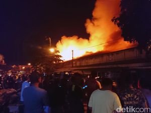 Pasar Ngunut, Tulunggung Ludes Terbakar