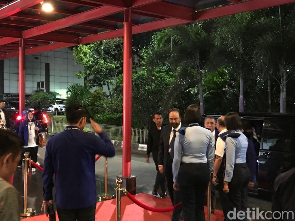 Menteri dan Pimpinan MPR Hadiri Pembukaan Kongres NasDem Menteri dan Pimpinan MPR Hadiri Pembukaan Kongres NasDem