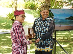 Bupati Siak Boyong Seluruh Camatnya Belajar Smart Kampung di Banyuwangi