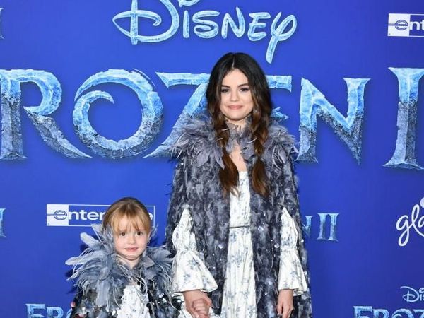 Cute! Selena Gomez dan Adik Kembaran Jadi Ice Princess di Premier Frozen 2