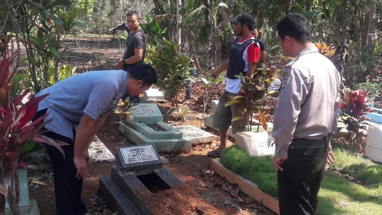 Geger Pembongkaran Bagian Kepala 27 Makam di Tasikmalaya