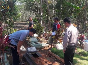 Geger Pembongkaran Bagian Kepala 27 Makam di Tasikmalaya Geger Pembongkaran Bagian Kepala 27 Makam di Tasikmalaya