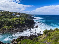 Pulau Cantik tapi Banyak Hiu, Turis Dilarang Berenang!