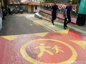 Jalur Khusus Pejalan Kaki Menuju Stasiun MRT