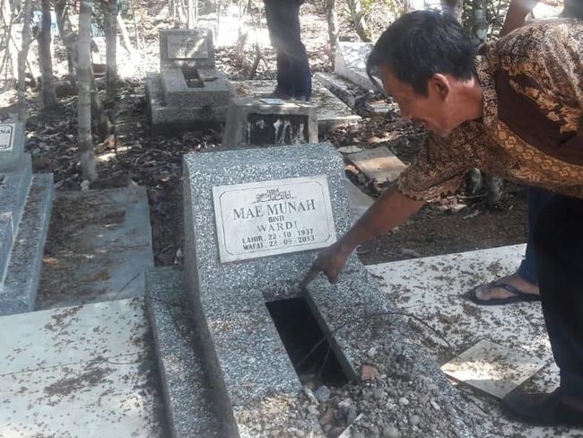 Puluhan Makam di Tasik Terbongkar Misterius, Polisi: Jenazah Tak Diambil Puluhan Makam di Tasik Terbongkar Misterius, Polisi: Jenazah Tak Diambil