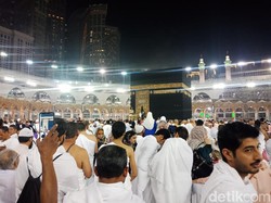 Senangnya Jemaah Umrah Majelis Taklim DKI Khatam Alquran di Tanah Suci