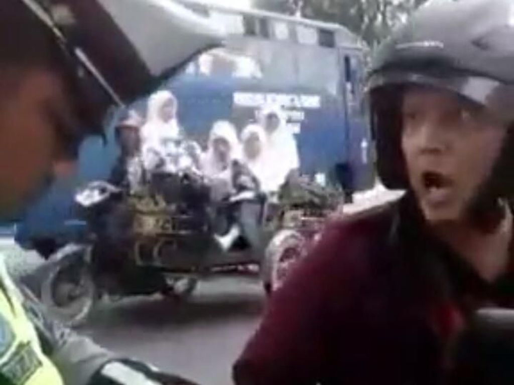 Tak Terima Ditilang, Pengendara Motor di Sumut Marah-marah ke Polisi