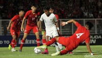Indonesia mendominasi jalannya babak pertama di laga dengan Hong Kong.