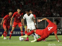Indonesia mendominasi jalannya babak pertama di laga dengan Hong Kong.