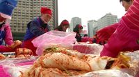 Keren! Ribuan Orang Buat 35 Ton Kimchi di Korsel untuk Orang Miskin