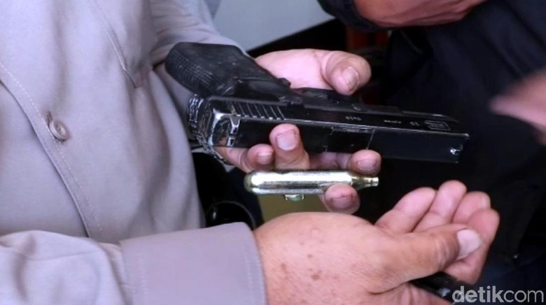 Sedan Nyelonong ke Kebun di Sukabumi, Polisi: Sopir Bawa Air Gun