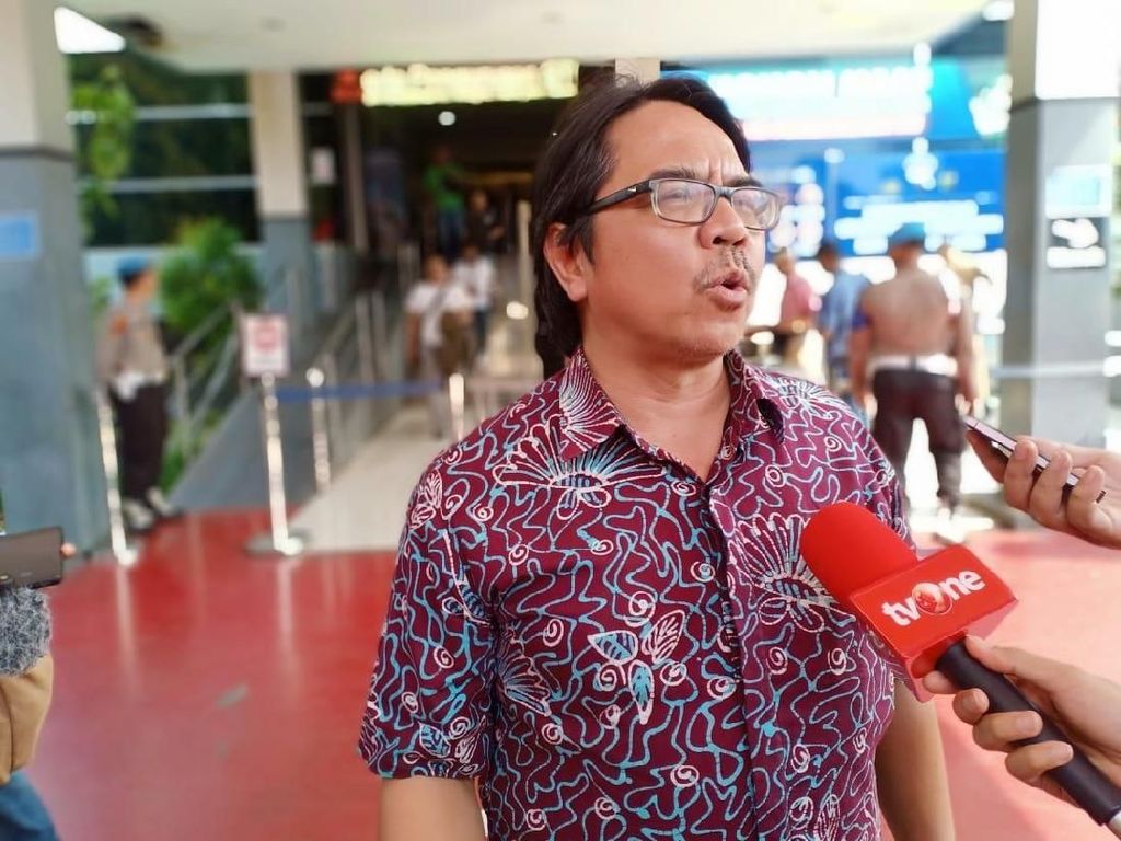 Ade Armando Tanggapi Petisi Pemecatan Dirinya sebagai Dosen UI Ade Armando Tanggapi Petisi Pemecatan Dirinya sebagai Dosen UI