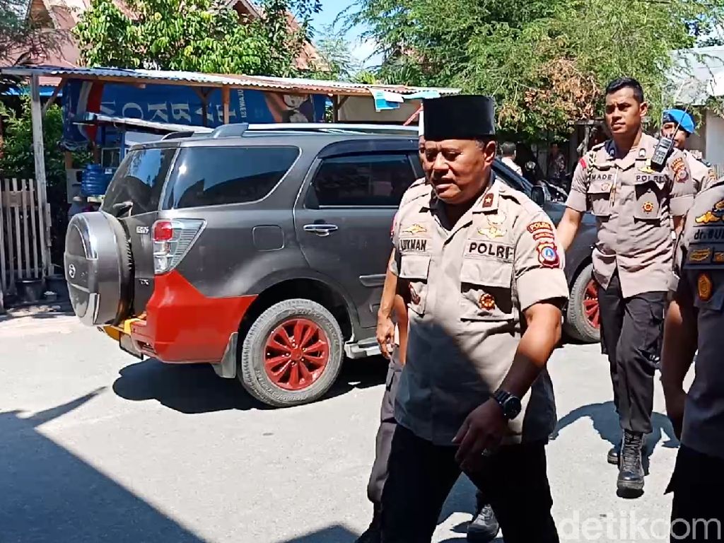 Kapolda Sulteng Terbang ke Donggala Selidiki Penyebab 2 Polisi Tertembak Kapolda Sulteng Terbang ke Donggala Selidiki Penyebab 2 Polisi Tertembak