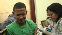 Pemain lainnya juga turut menghibur.