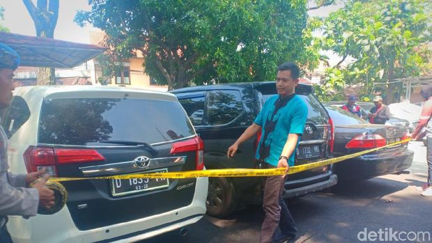 Pria di Bandung Gasak 6 Mobil Taksi Online Modus Antar ke Luar Kota
