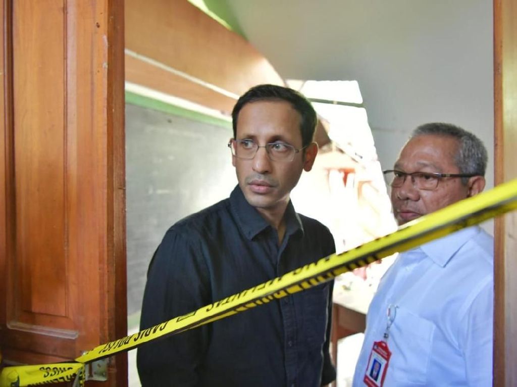 Pakai Kemeja dan Jeans, Gaya Menteri Nadiem Ini Dipuji Mirip Anak Kuliahan Pakai Kemeja dan Jeans, Gaya Menteri Nadiem Ini Dipuji Mirip Anak Kuliahan