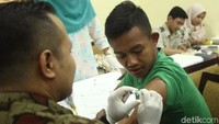 Beberapa dari mereka terlihat tegang.