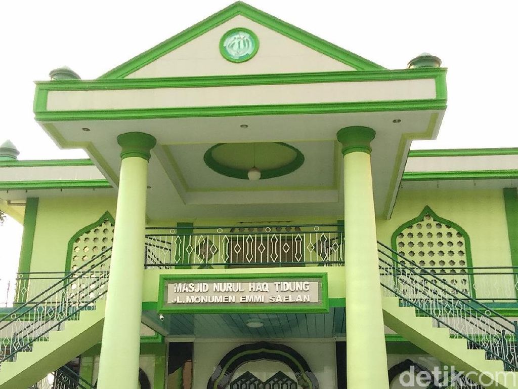 Pria di Makassar Bobol Kotak Amal Masjid, Modusnya Pura-pura Ngaji Pria di Makassar Bobol Kotak Amal Masjid, Modusnya Pura-pura Ngaji