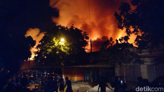 800 Pedagang Jadi Korban Kebakaran Pasar Ngunut Tulungagung 800 Pedagang Jadi Korban Kebakaran Pasar Ngunut Tulungagung