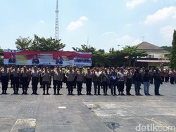 Tuban Gelar Pilkada pada 2020, Kapolda Jatim Tinjau Kesiapan Anggota