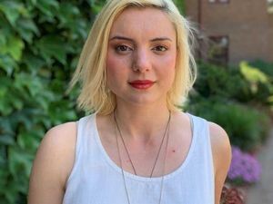 Perempuan Kristen di Australia Semakin Susah Menemukan Jodoh Seagama