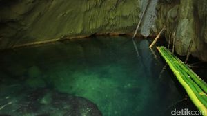 Foto: Kolam Jernih dari Raja Ampat