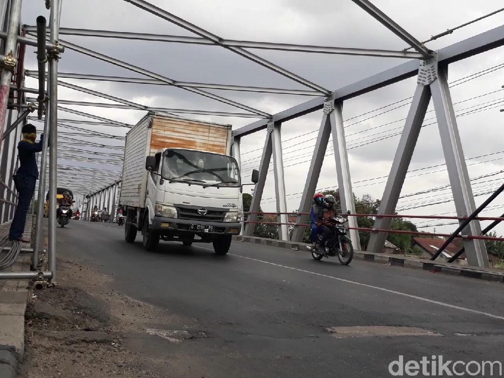 Jembatan Pemali Ditutup 4 Hari, Truk Jalur Pantura Dilewatkan Tol Jembatan Pemali Ditutup 4 Hari, Truk Jalur Pantura Dilewatkan Tol