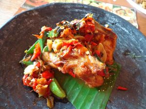 Duh Bikin Laper! Makan Ayam Rempah, Sego Sirem hingga Pempek Mantap