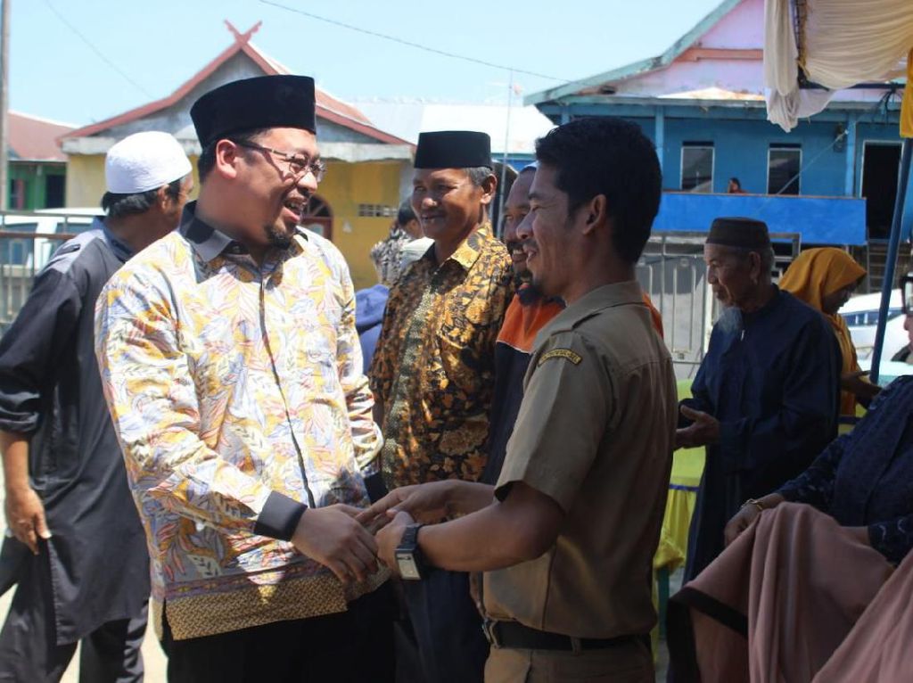 Wakil Ketua DPRD Sulsel Terima Keluhan Krisis Air Bersih di Maros Wakil Ketua DPRD Sulsel Terima Keluhan Krisis Air Bersih di Maros