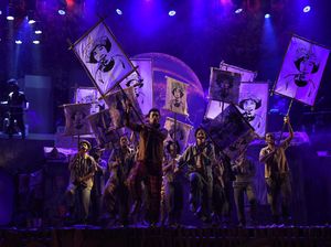 EDM hingga Keroncong, Aransemen Musik Berbeda di J.J Sampah-Sampah Kota EDM hingga Keroncong, Aransemen Musik Berbeda di J.J Sampah-Sampah Kota